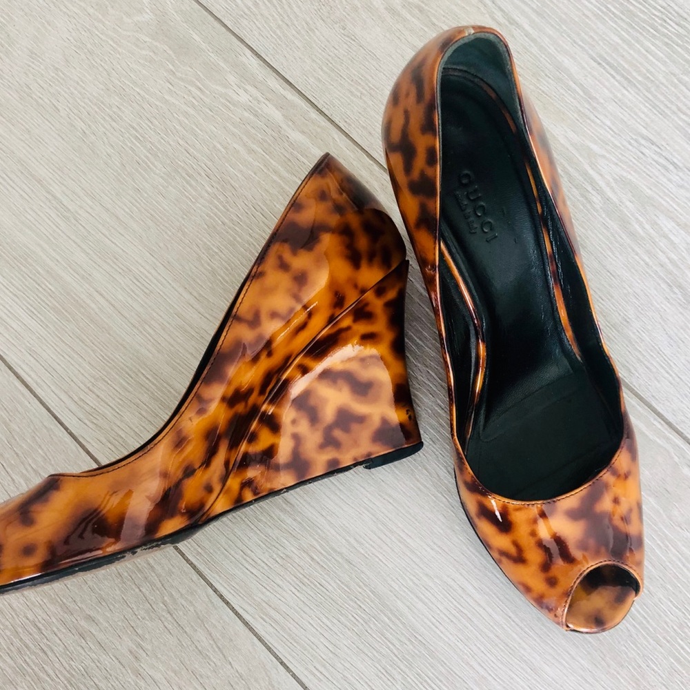 Gucci patent leather wedge shoes size 38
